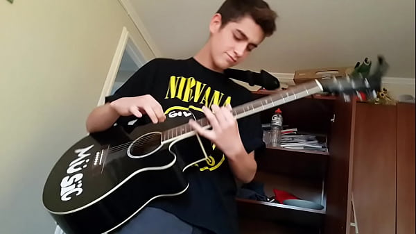 JOVEN NORUEGO ALVINO ENSEÑA SU DESTRESA CON SUS...