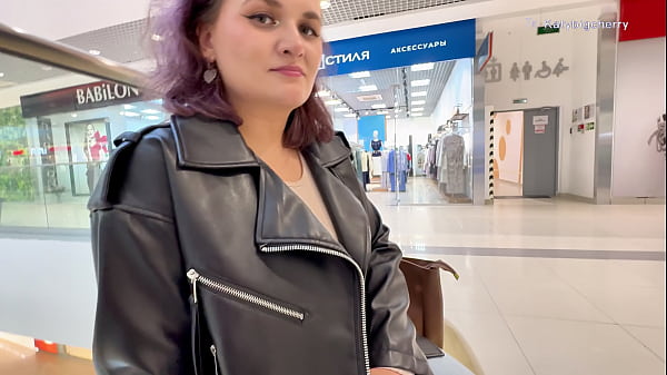 I picked up a curvy girl at the mall. Peeping in the fitting room