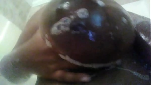 Wet tittie play Chicb04