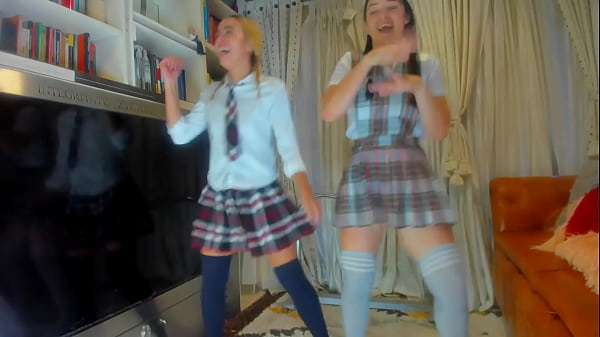 Isabella Et Channel Dansent Après Les Cours