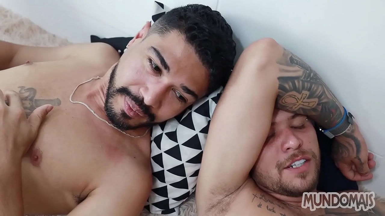 ¡Tres amigos teniendo sexo después del club!
                     anal blowjob threesome gay bareback big cock muchos negros