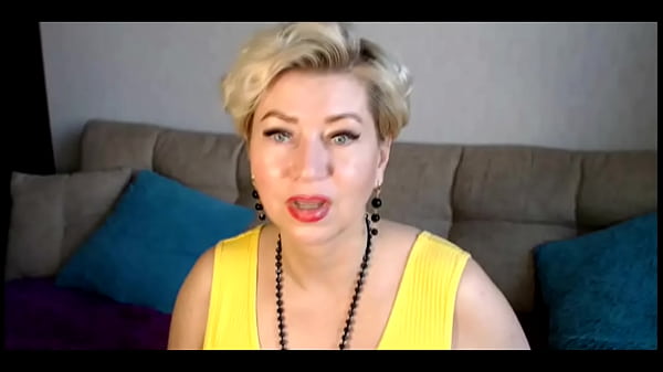 MY SWEET WIFE IS A WEBCAM SLUT-2 .!. A dildo in the pussy of a mature beauty and a perky playful wagging of her ass... (full version)