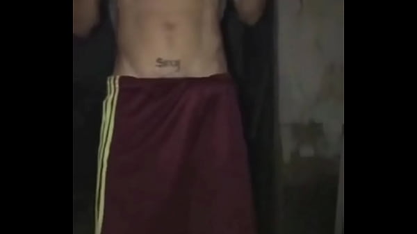 Tomei leite do novinho dotado no terreno abando...