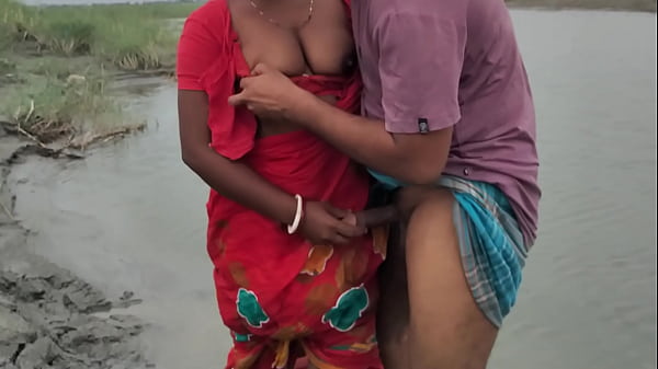 Bowdi Fuck Beside A River