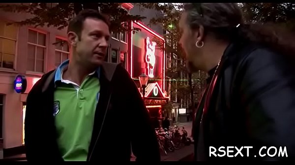 Sexy ass babe sucks cock