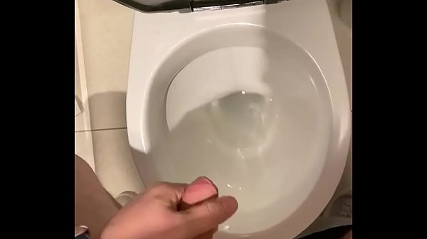 Download Video - Back at it again in the gym so stressed needed a wank with hot cumshot