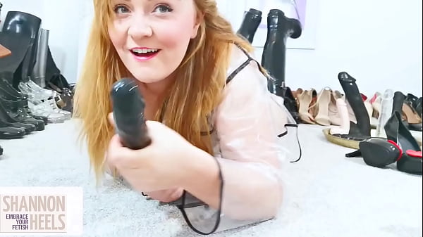 RAiNCOAT   WELLY ASSHOLE TRAiNiNG - Shannon Huxley