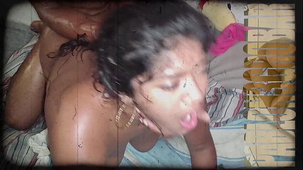 Colombiana amateur mamando en cuatro patas