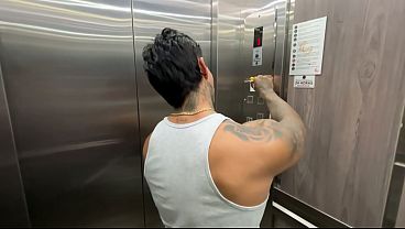 De vecinos a locos de placer: el casting m&aacute;s caliente en el ascensor