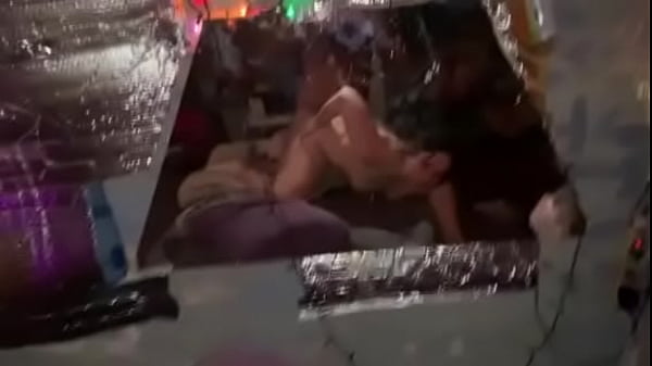Jouer Pendant Qu'il Est Parti