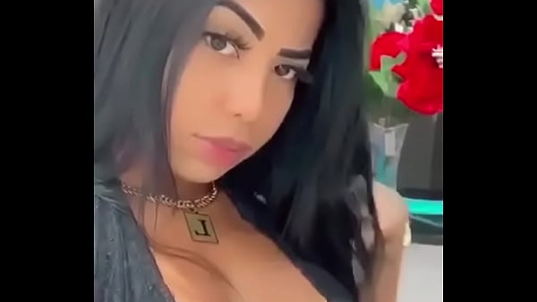 thumb hot brunette