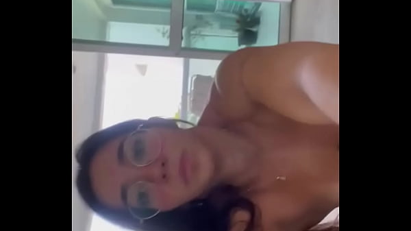 Download Video - Morena safada dando pra dois