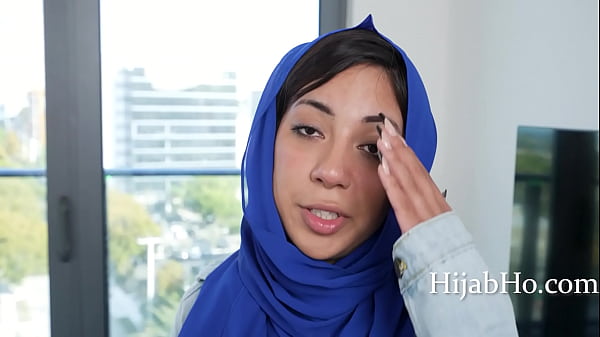 Stupid Hijab Girl Manipulated By Her Family Doctor
