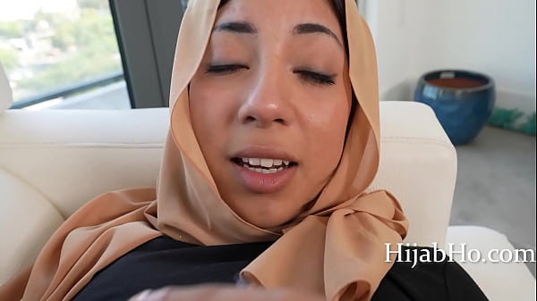 Stupid Hijab Girl Manipulated By Her Family Doctor