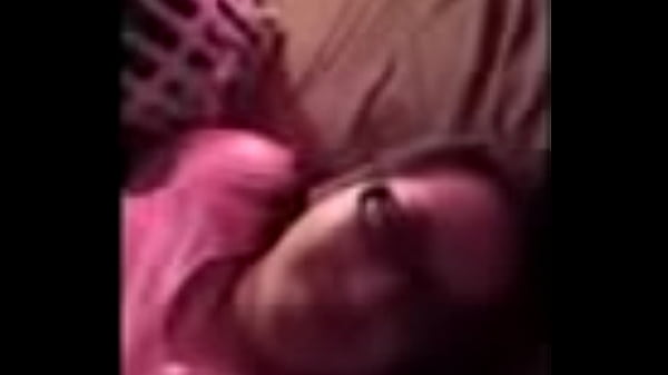 Gurl teasing showing titties!