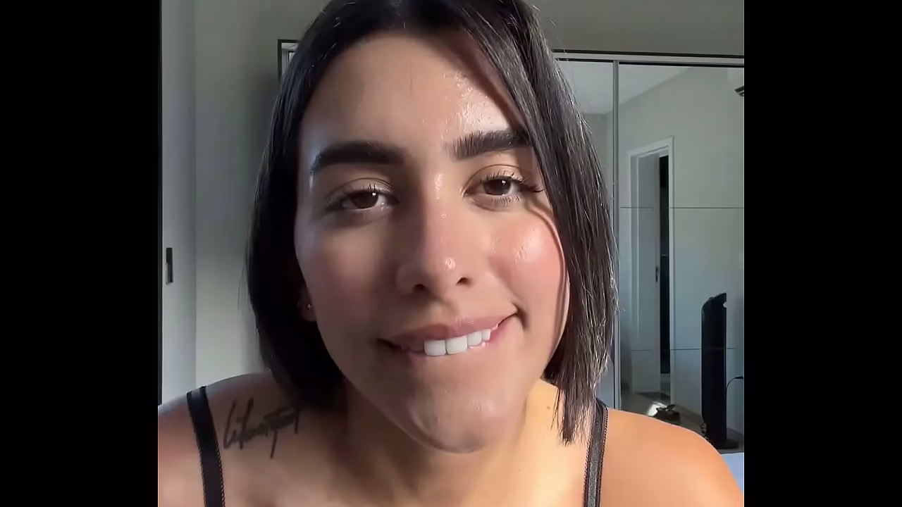 Perfect brunette masturbates and squirts yummy pussy juice!