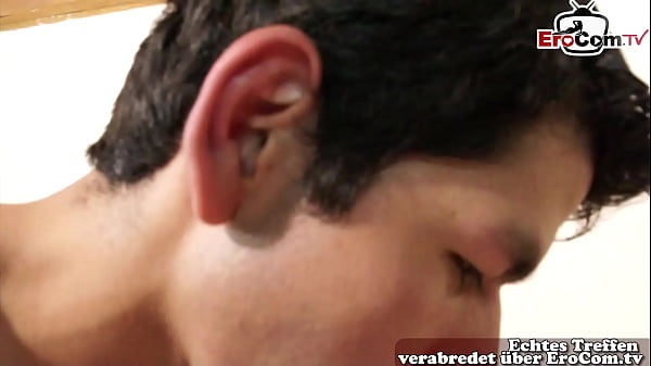 Download Video - Zwei sportliche M&auml;nner ficken sich ohne kondom anal