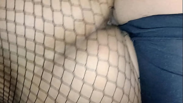 Puta latina culona pone bien cachonda para que le follen el culo