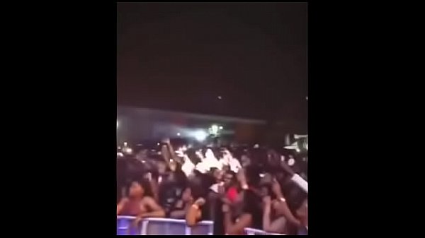 Download Video - wizkid and Tiwa savage kiss on stage