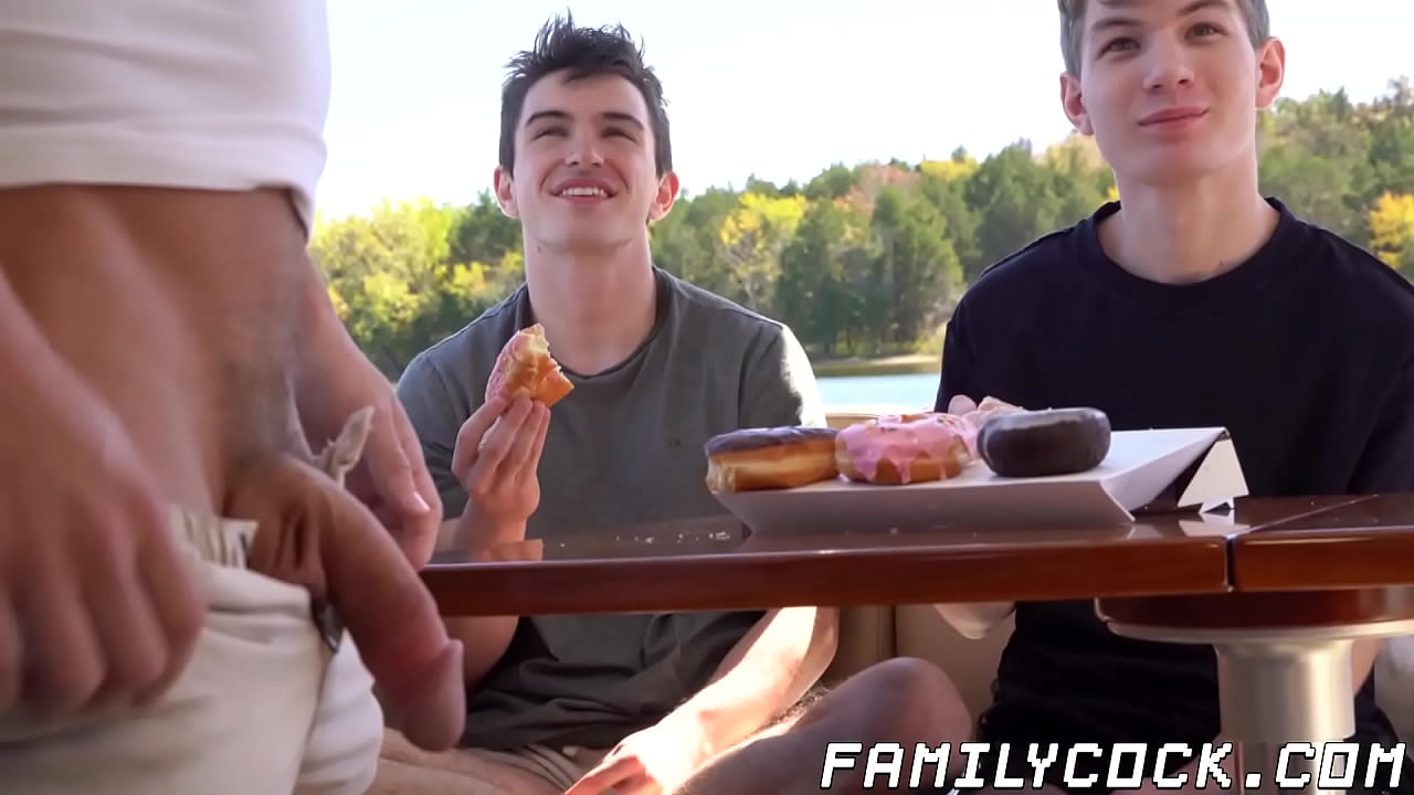 Caleb Morphy y Oliver Beck follados a pelo por sus padrastros
                     cumshot blowjob tattoo masturbation foursome gay twink stud bareback taboo hunk forbidden spitroast stepfamily gay porn familycock jax thirio caleb morphy muchos negros
