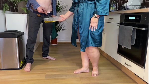 Fat - Stepmother in law entertains son in law with pissing