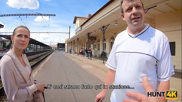 Download Video - HUNT4K&period; Per soldi&comma; il vecchio permette a uno sconosciuto di scopare la sua affascinante fidanzata