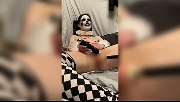 ピエロの尻軽女はファックマシンが大好き - アーカイブされたディケイ・レイのビデオ
