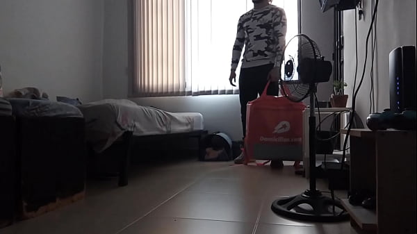 I surprised the delivery man by paying him with my ass because I had no money to pay for the order