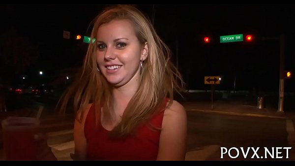 Hot Babe A Besoin D'un Pecker Dur Pour Le Sexe