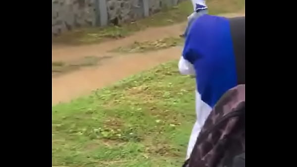 ELA TODA MOLHADINHA E O NEGÃO CAINDO DE BOCÃO D...