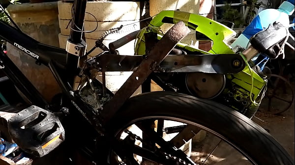Test v&eacute;lo tronconneuse boost&eacute; a fond