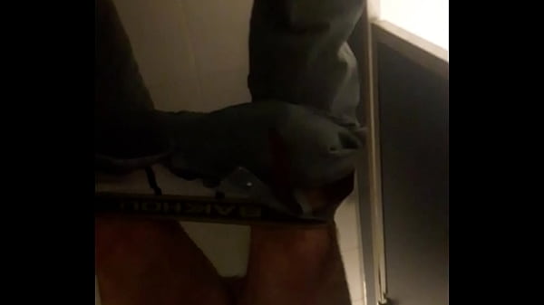 Espiando en el baño del Walmart