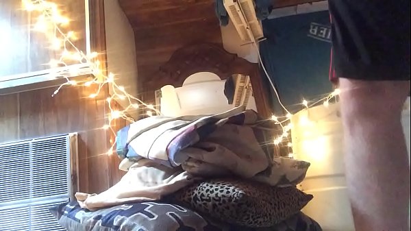 Download Video - Hump that pillow b&period;