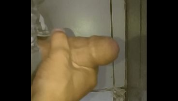 Corno com muito tesão se masturbando