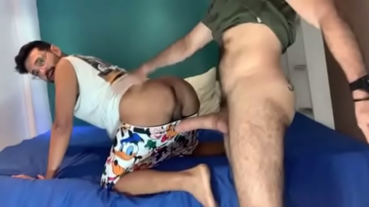 MARCOS GOIANO - FOLLADO POR DOTADÃO BAZZUCA - COMPLETO EN ROJO
                    anal creampie blowjob doggystyle deep throat gay bareback big cock monster cock gay blowjob long cock hairy armpits fat dick male on male male anal hard and fast fucking bear and cub muchos negros