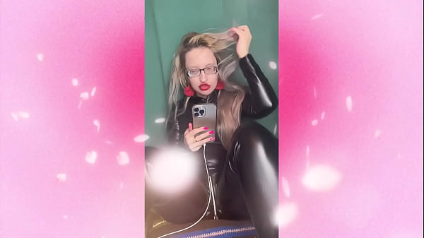 Dominant ladies and submissive sissy chaps are having fun