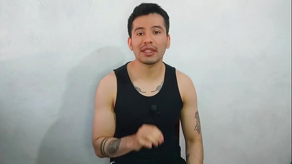 Jovencito le da sexo oral a la polla enorme gru...