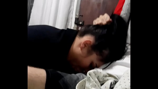 Il Est Venu Chez Moi Juste Pour Que Je Puisse Le Nourrir