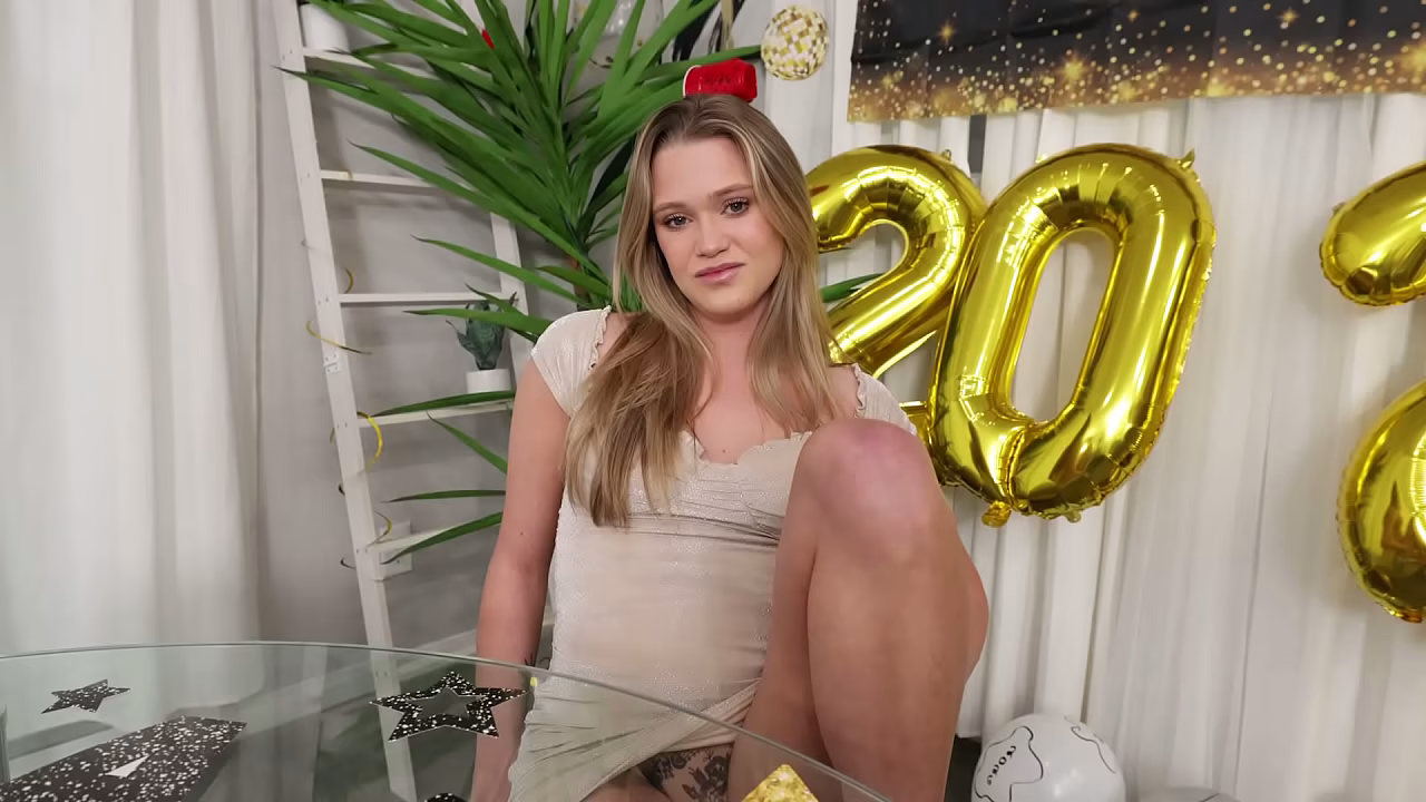 Big Booty Hottie Makes My New Years By Draining Me - Chloe Rose