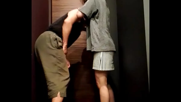 thumb ballbusting 2