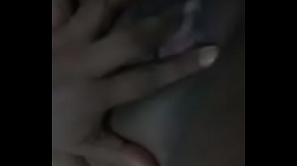 Mi ex me env&iacute;a un video masturbando