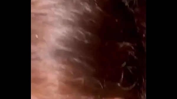 Latina puta Grabada en el piso masturbando y chupando la verga de su cliente en video casero