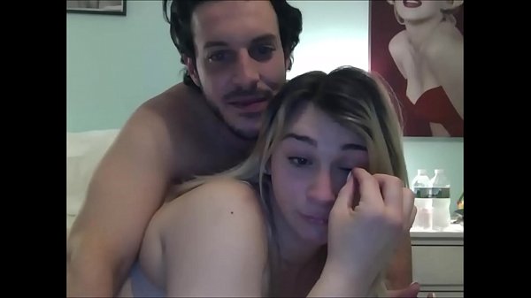 Blonde Trans Soufflant Un Mec Corné