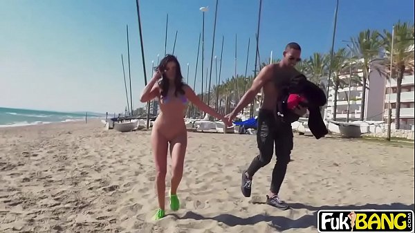 Alyssia Kent Gets Fun in Public