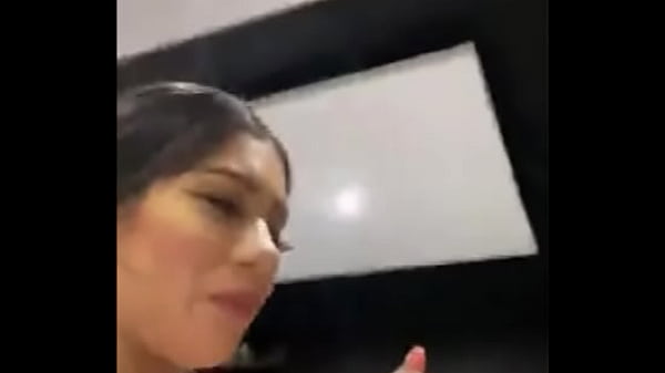 Download Video - Mi vecina me chupa la verga 1&sol;2