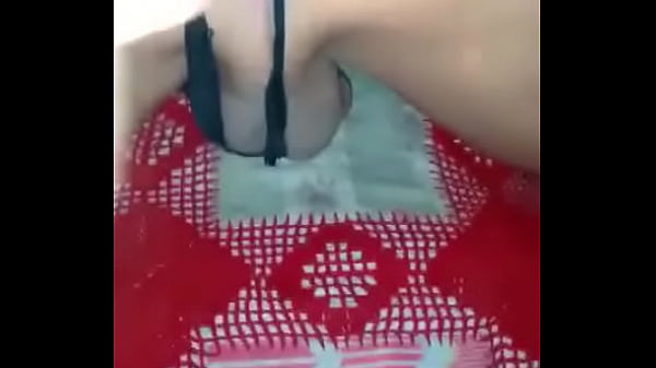 Jóvenes vecino se deja clavar