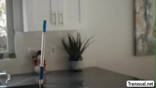 Ts Foxxy Fucks Muscled Plumber Draven