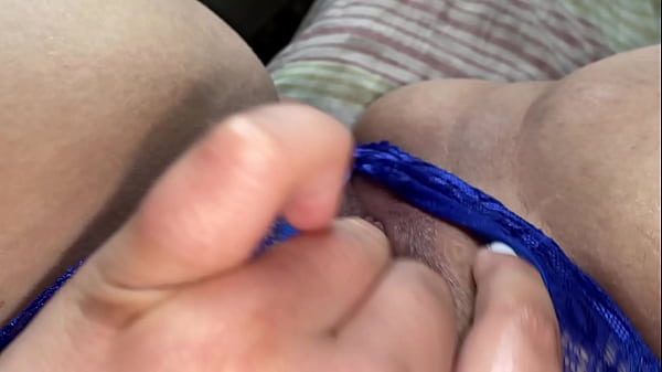 dia manoseándome y metiéndome dedo en mi coño gordo