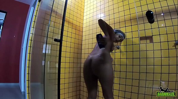 Model getting ready for shooting and gets caught in the bath - Amanda Souza - Big Bambu