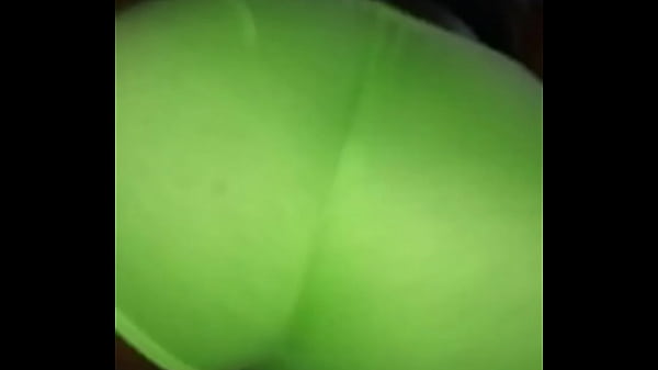 Gata rebolando na minha pica antes da tranza